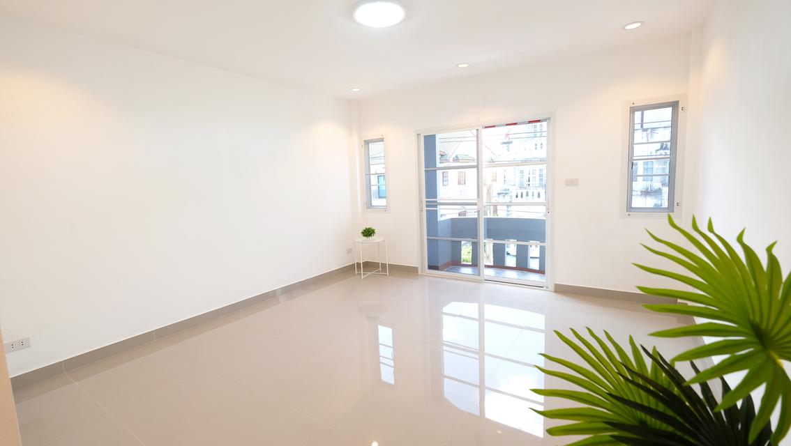 ให้เช่า TownHome 4 ชั้น Renovate ใหม่ทั้งหลัง! 5 ห้องนอน 3 ห้องน้ำ 1 ห้องครัว 7