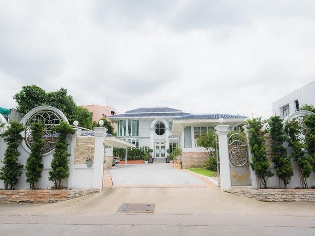 ขายบ้านเดี่ยวหรู ถนนพระราม 9 ซอย 39 ตกแต่งพร้อมอยู่ พร้อมสระว่ายน้ำ ใกล้เดอะไนน์ ใกล้ทางด่วน ทำเลดี ซอยใหญ่ ทะลุรามคำแหง 12 และ 8 1