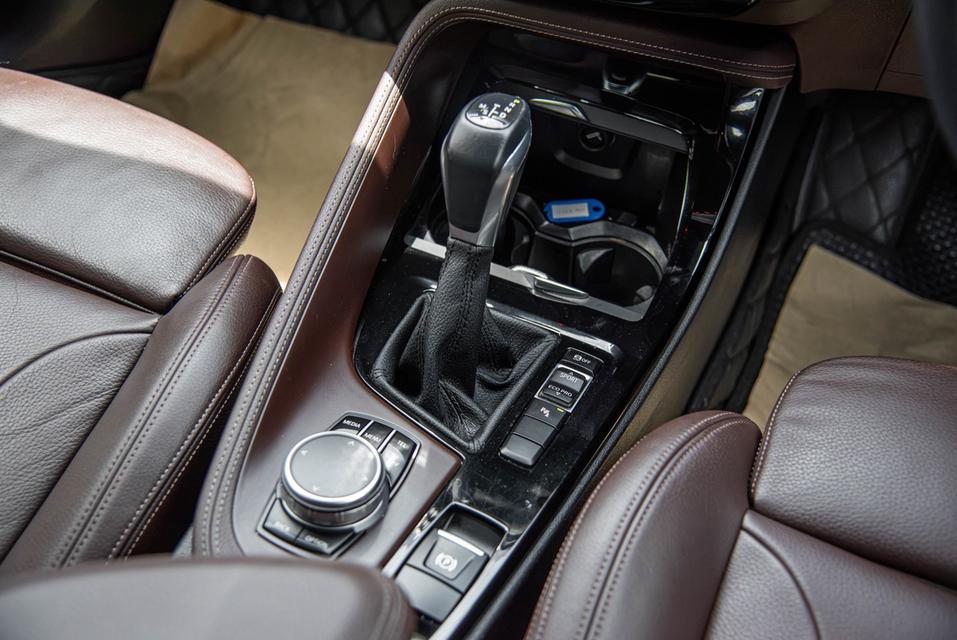 (แจ้งรหัสรถ CBL5721) BMW X1 sDrive18d M Sport 2.0 F48 AT 2017 รูปที่ 13