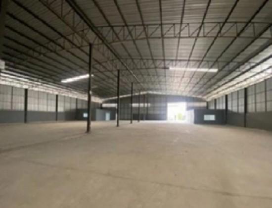 ให้เช่าโกดังพร้อมสำนักงาน พื้นที่ 2,200 ตารางเมตร ถนนบางนา ตราด-กม.5 เข้าซอยไม่ลึก 11