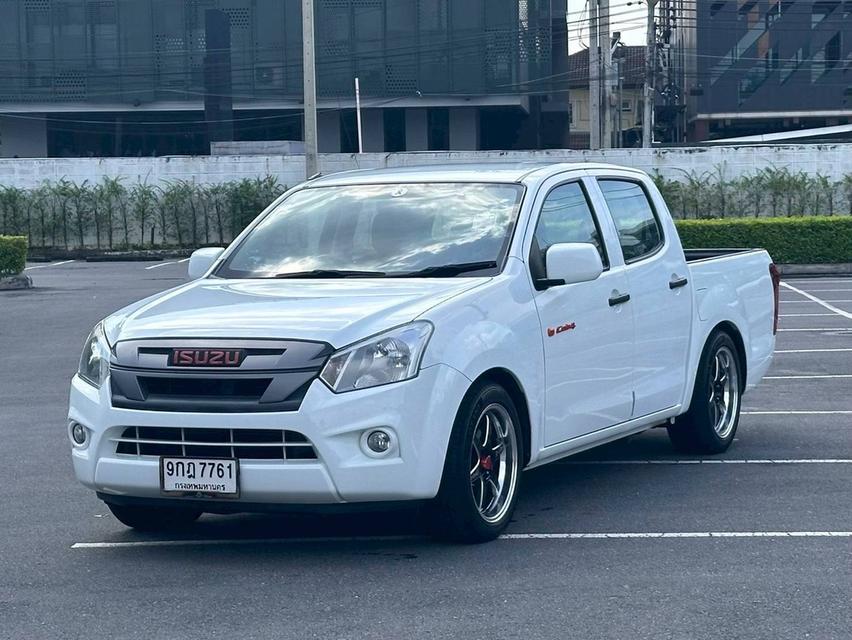 ISUZU D-MAX CAB-4 1.9 Ddi S เกียร์ M/T สีขาว ปี 2019