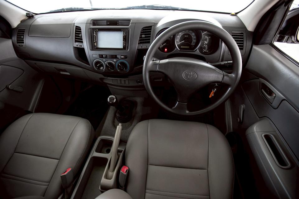 Toyota Vigo Cab 2.5J ดีเซล เกียร์ธรรมดา ปี 2010 สีขาว  14