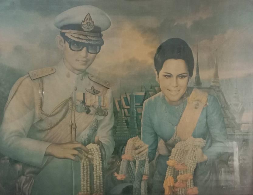 577.ภาพพิมพ์เก่าพระบรมสาทิสลักษณ์ในหลวงรัชกาลที่ 9 และสมเด็จพระบรมราชินีนาถในรัชกาลที่ 9