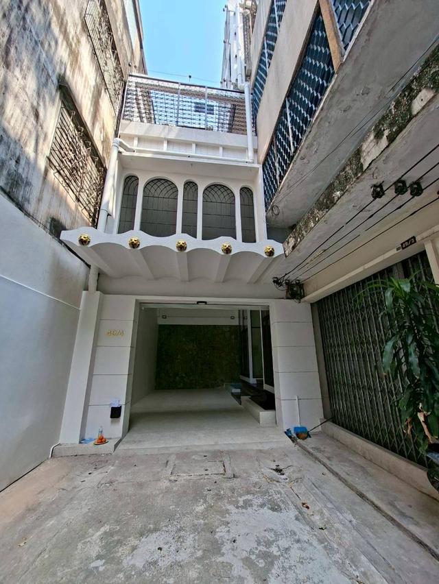 ให้เช่าทาวน์เฮ้าส์ 7 ชั้น ย่านสยาม บรรทัดทอง พร้อมอยู่ (N.1989) 2