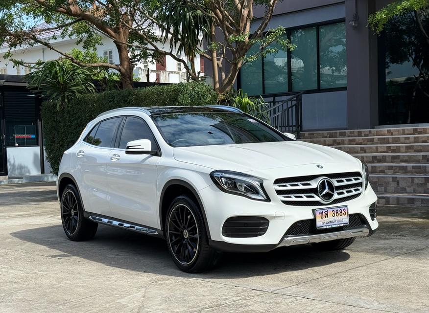 2020 BENZ GLA 250 AMG FACELIFT รถมือเดียวออกป้ายแดง รถวิ่งน้อย เข้าศูนย์ทุกระยะ รถไม่เคยมีอุบัติเหตุครับ