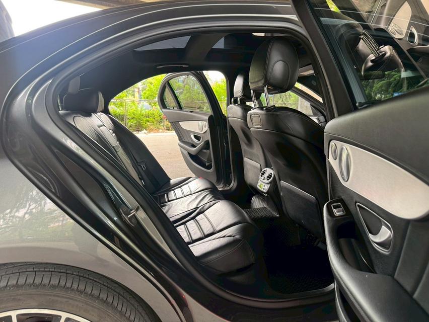 Mercedes-Benz C350e 2.0 W205 AMG Dynamic Sedan Plug-in Hybrid AT ปี 2019  เบนซิน-ไฟฟ้า แบบเสียบปลั๊ก 14