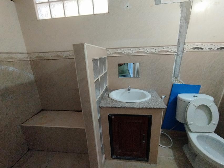 ให้เช่าทาวน์เฮาส์แฝด2ชั้น2นอน2น้ำ1แอร์ 9