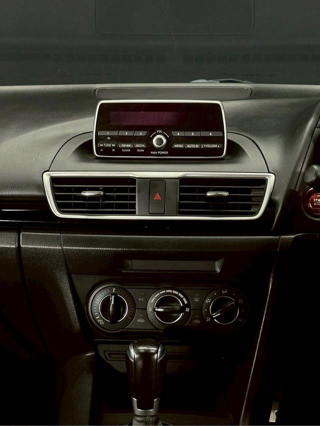 สปอร์ต หรู ขับสนุก ในราคาเบาๆ!Mazda3 2.0E (Sedan) | ปี 2014 10