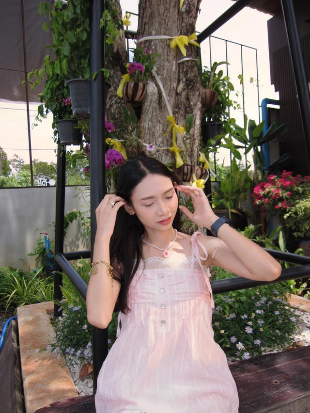 เสื้อสีชมพูน่ารัก ผูกโบว์ที่ไหล่