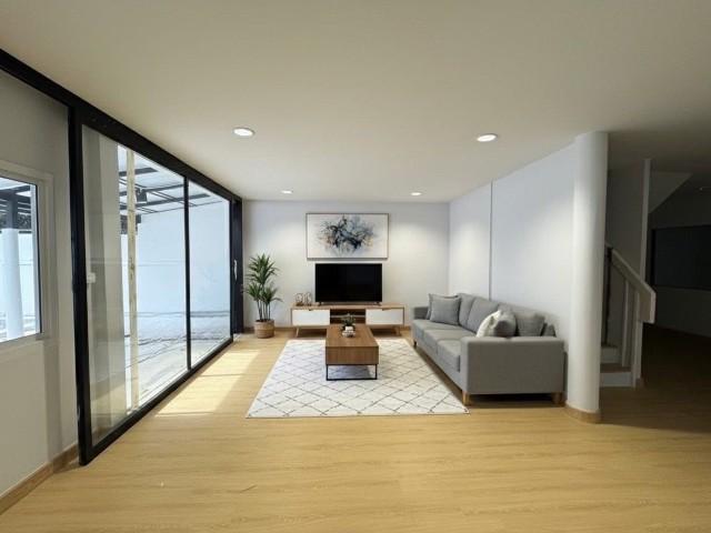 ให้เช่าบ้านเดี่ยวใกล้MRTสุธิสาร (Private Pool) ตกแต่งสวยหรู90ตารางวา แอร์เฟอร์ครบ มี5ห้องนอน4ห้องน้ำ1ห้องแม่บ้าน ราคาเช่ 3