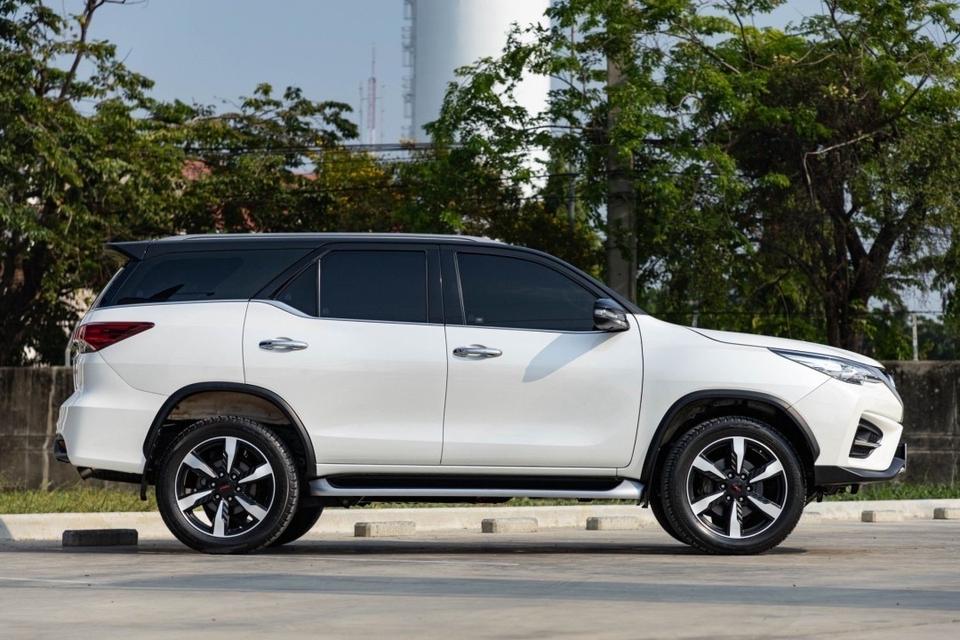 Toyota  Fortuner TRD Sportivo ll Black ปี19 2