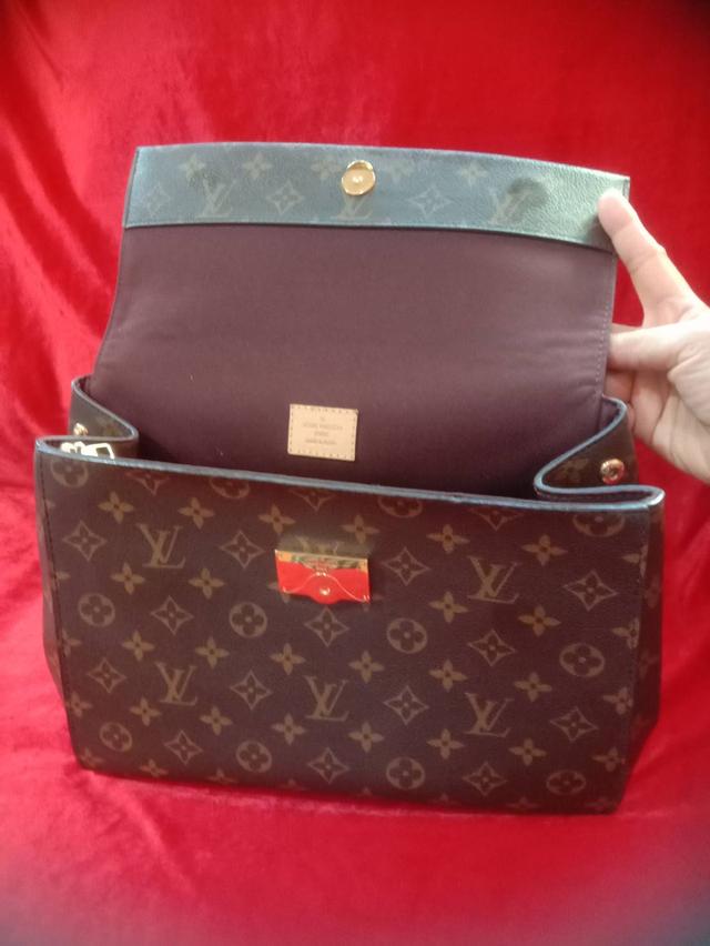 ขายกระเป๋าหลุยส์แท้ 100% Louis Vuitton รุ่นcluny BB Monogram แคนวาส สวยมากๆไม่มีตำหนิ"ไม่ได้ใช้จึงขาย"ด่วนT.081-482-6961ราคา135,000บาทขายถูก75,555บาท. 4