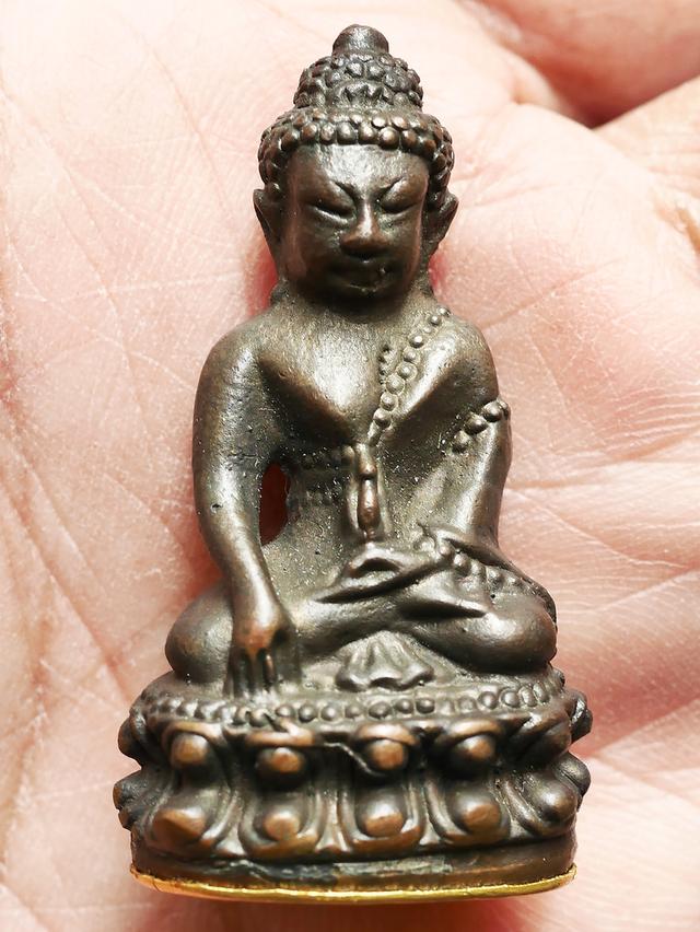 พระกริ่งชินบัญชร หลวงปู่ทิม วัดละหารไร่ ปี 2517...ก้นทองคำ ตอกโค๊ตเลข ๑๙ และโค๊ตศาลา 8