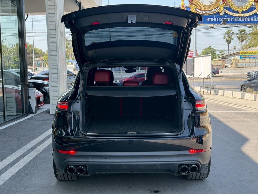 รหัสรถ KPV53 2021 Porsche Cayenne E-Hybrid SUV สีดำ ภายในแดง รูปที่ 15