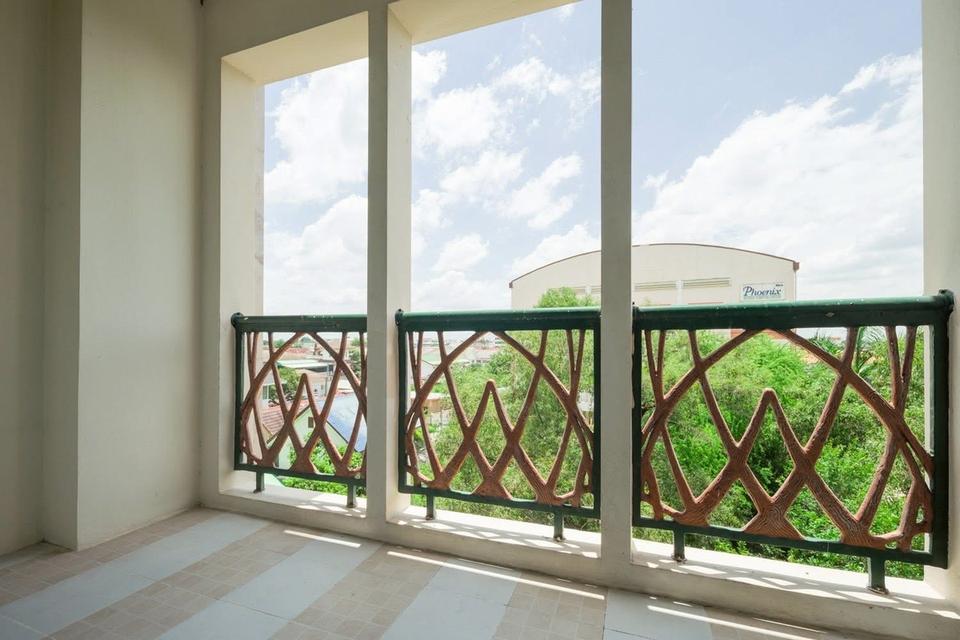 คอนโด ฌ็องเซลิเซ่ อเวนิว ติวานนท์–แจ้งวัฒนะ 8