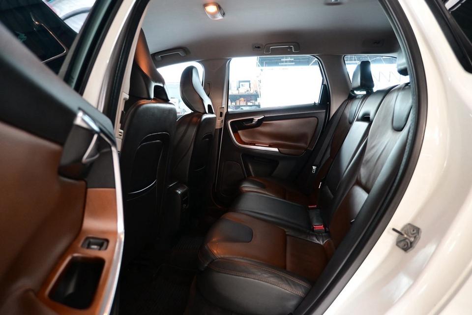 (แจ้งรหัสรถ JRS4136) 🚘 VOLVO XC60 T5 2016 รูปที่ 13
