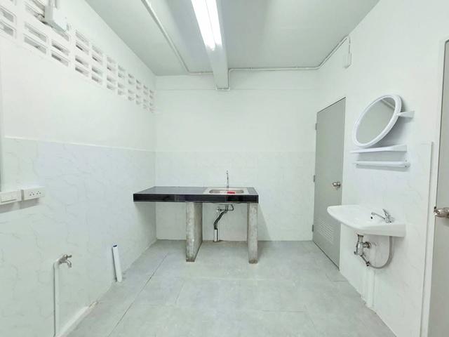 เอ็มไพร์ ทาวเวอร์ 1.7 กม. ให้เช่าตึกแถว 3 ชั้น แมคโคร สาทร 1.2 กม. BTS เซนต์หลุยส์ 1.6 กม.รร.นานาชาติเซนต์แอนดรูว์ส 2.8 8