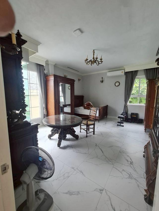 ให้เช่าบ้านหรูลาดพร้าว 124 พร้อมสระว่ายน้ำ 256 ตรวา ราคาดีทำเลดีติดต่อผึ้งรติ โทร 061-9419-639 4