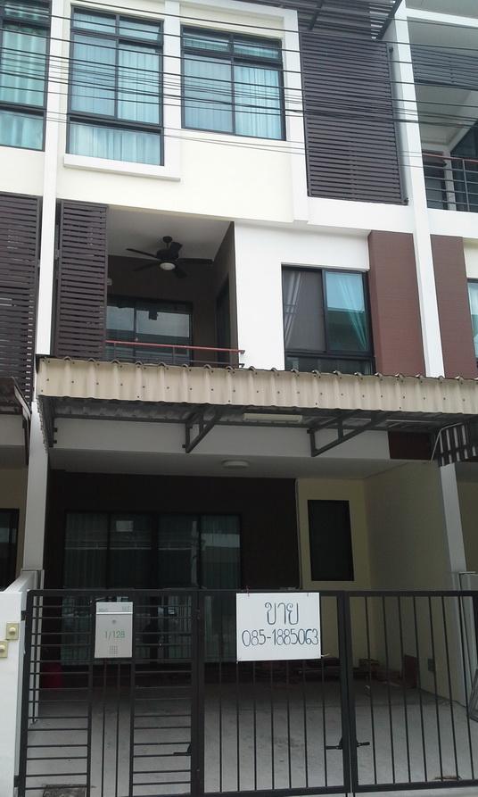 ขาย /เช่า ทาวน์โฮม 3 ชั้น หมู่บ้านซิกเนเจอร์ เอกชัย 64/5 