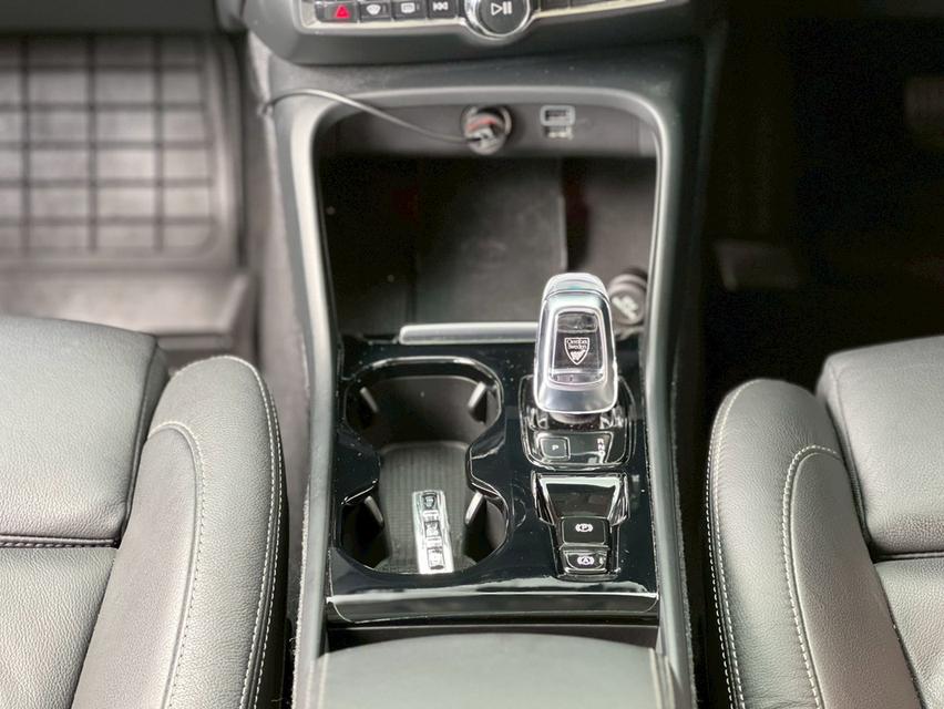 ปี 2021 VOLVO XC40 Recharge T5 Inscriptionโฉม ปี18-ปัจจุบัน (จดทะเบียน2022)สีดำ ตัวท็อป เบนซิน/ปลั๊กอินไฮบริด 9