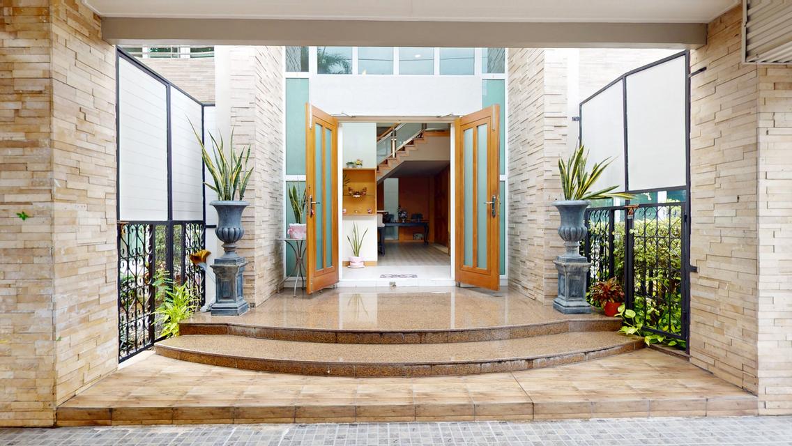 คฤหาสน์หรู เมืองทอง-แจ้งวัฒนะ    ติดถนนใหญ่ เลียบคลองประปา แจ้งวัฒนะ–เมืองทองธานี 1