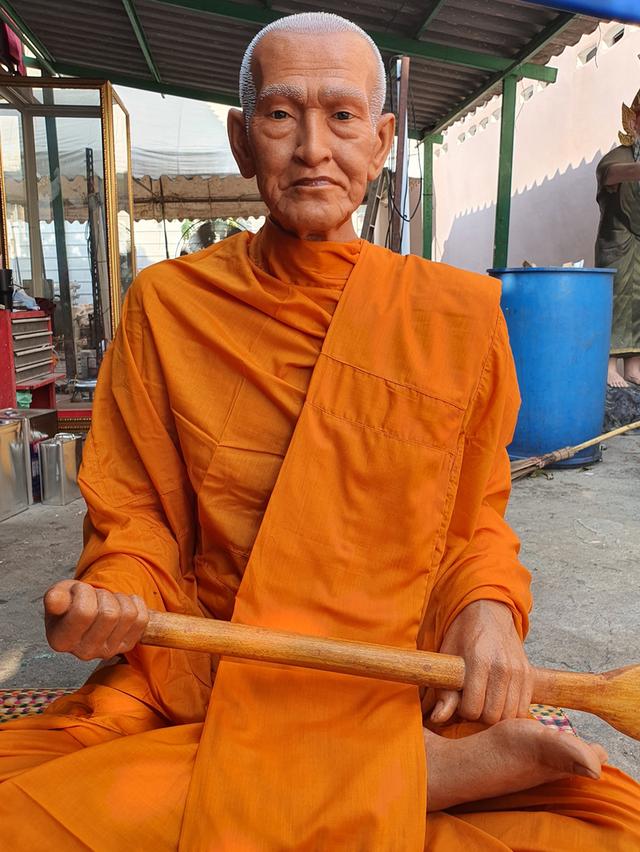 รูปหล่อพระเกจิ หลวงพ่อโต รูปที่ 2