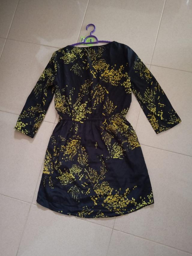ZARA ชุดเดรสผ้าโพลีมีซับใน ลายสีทูโทนบนเนื้อผ้า สม็อคเอว แต่งซิป (ykk) ตรงช่วงอก กับปลายแขน มีกป.ข้าง สภาพดีมาก ไม่มีตำหนิ รูปที่ 6