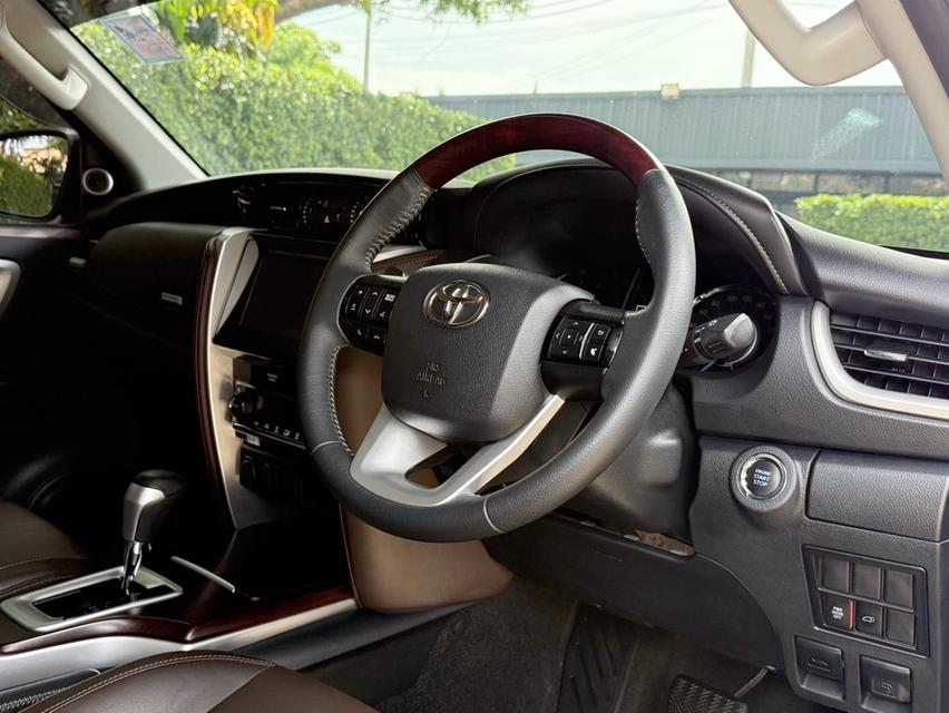 2020 TOYOTA FORTUNER 2.4 V รถสภาพสมบูรณ์ พร้อมใช้งาน รถวิ่งน้อย เข้าศูนย์ทุกระยะ ไม่เคยมีอุบัติเหตุครับ 9