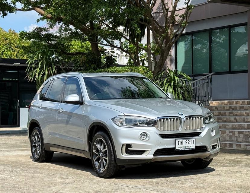 2015 BMW X5 25D รถออกศูนย์ BMW THAILAND สภาพป้ายแดง วิ่งน้อย เข้าศูนย์ตลอด รถไม่เคยมีอุบัติเหตุ รถService ใหญ่ทุกอย่างมาหมดแล้วครับ