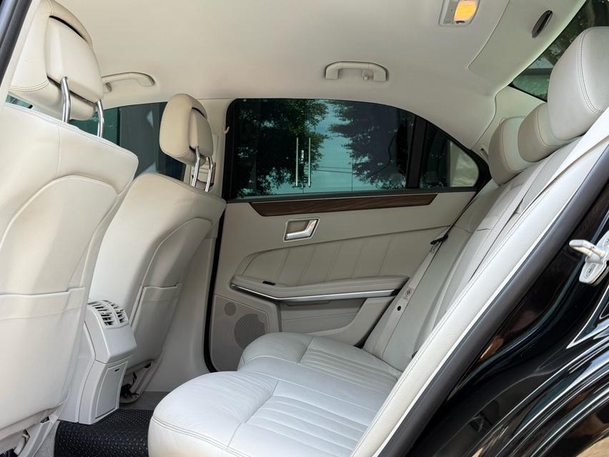 2016 BENZ E 200 EDITION E รถออกศูนย์ BENZ THAILAND รถวิ่งน้อย เข้าศูนย์ตามระยะ รถไม่เคยมีอุบัติเหตุครับ 15