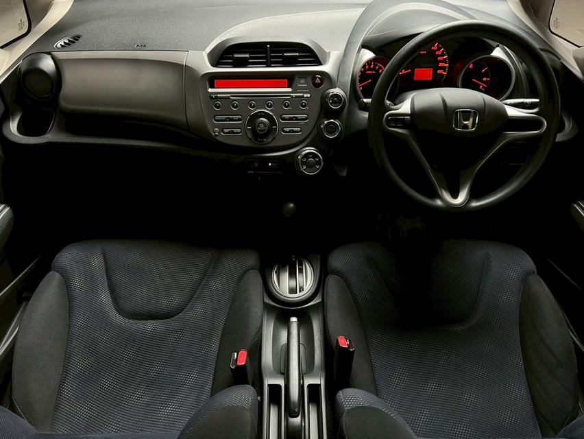 Honda JAZZ 1.5V Hatchback 6