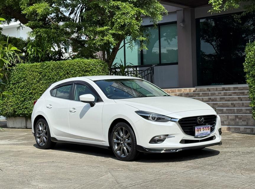 2018 MAZDA 3 2.0 SP SPORT รถมือเดียวออกป้ายแดง รถวิ่งน้อยเพียง 70,000 กม ประวัติศูนย์ครบ รถไม่เคยมีอุบัติเหตุครับ