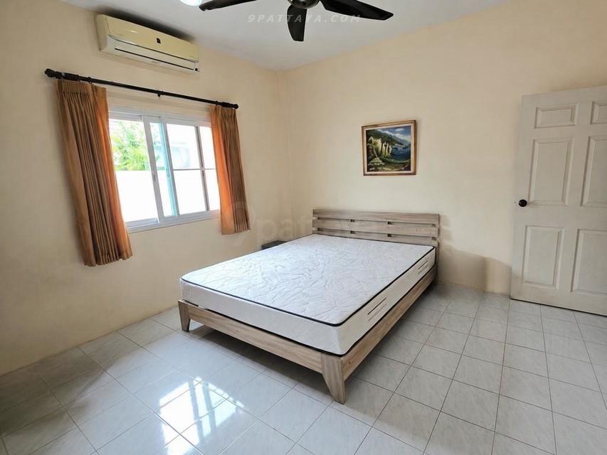 For Rent — Detached House at Thung Klom-Tan Man Soi 11, PattayaDetached house for rent with open space around the house, located at Thung Klom-Tan 7