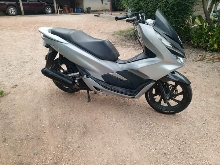 Honda pcx สีเทาแรมโบ 3