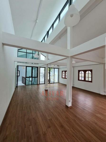 RH081025 ให้เช่า บ้านเดี่ยว 2ชั้น Renovate ใหม่ทั้งหลัง ย่าน โชคชัย 4 4