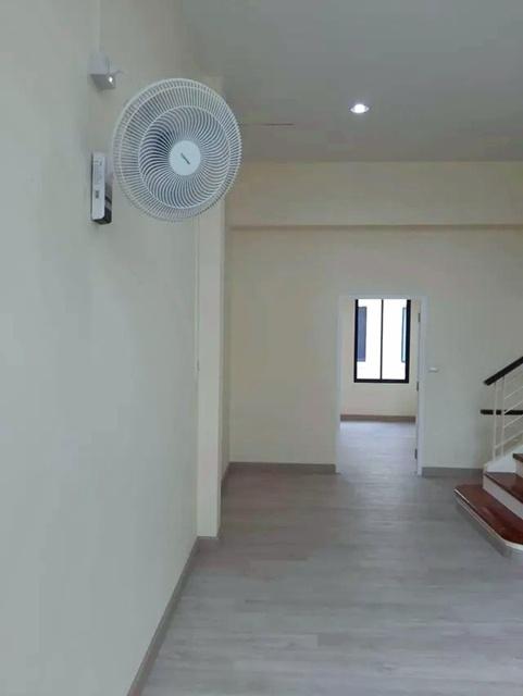 ให้เช่าทาวน์โฮม 3.5ชั้น 21ตร.ว.MRT ศรีลาซาล 1.3กม 3นอน เซ็นทรัล บางนา 600 ม. . 270 ตร.ม. มอนเตสซอรี่ อะแคเดอมี่ 200 ม. 4 6