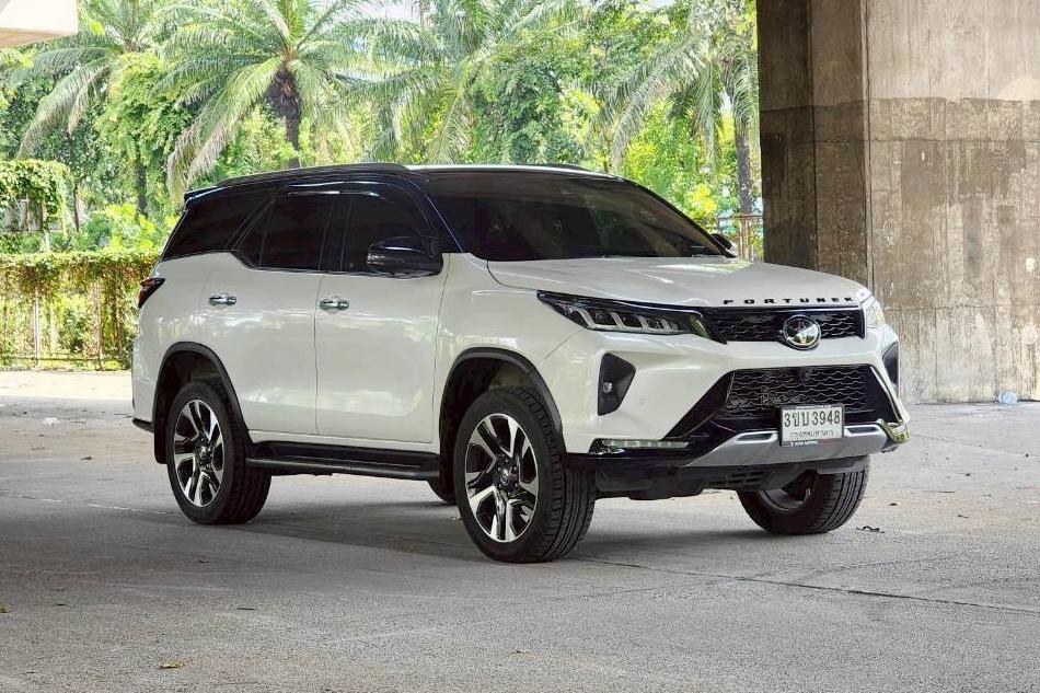 Toyota FORTUNER 2.8 Legender Black Top 4WD AT ปี 2023 รถสวยมือเดียว ไมล์น้อย