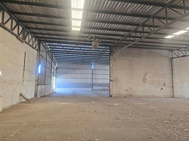 ขายและให้เช่าโกดังพนัสนิคมชลบุรี ขายและให้เช่าโกดัง ขนาด 1,800 ตารางเมตร เทคอนกรีตไว้ทั้งหมด 2