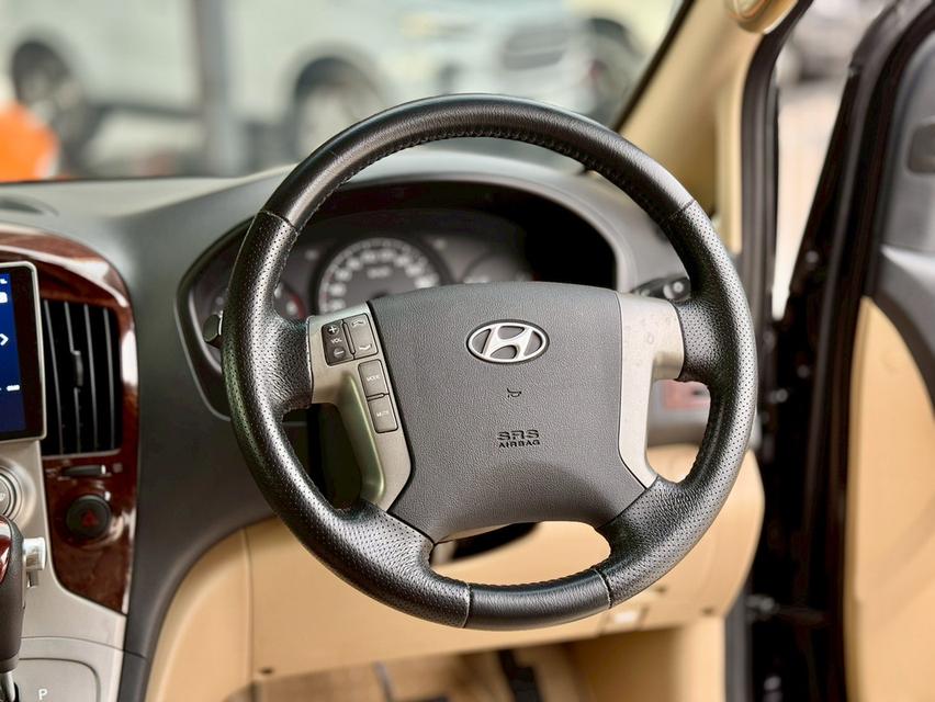 ปี 2012 HYUNDAI GRAND STAREX, 2.5 VIP โฉม ปี10-18 สีดำ เกียร์ออโต้ ดีเซล  16