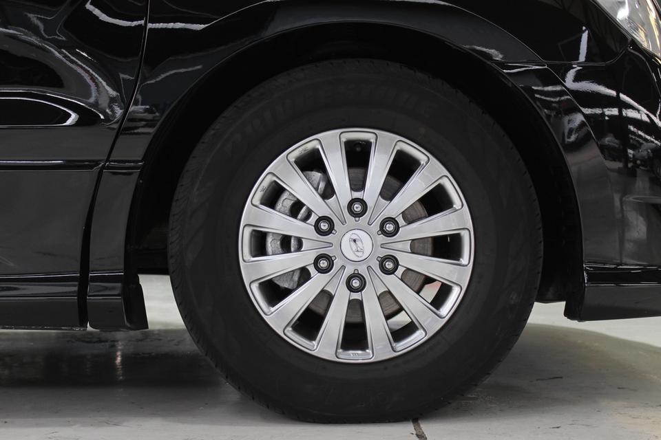 รหัสรถ JRS3185 🚐✨ HYUNDAI H-1 ปี 2017 สีดำสุดหรู สภาพพร้อมใช้ 8