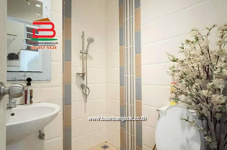 ทาวน์เฮาส์ หมู่บ้าน โกลเด้นทาวน์ วัชรพล-สุขาภิบาล 5 เนื้อที่ 21.5 ตรว. (ใกล้บิ๊กซี สุขาภิบาล5) ถนนสายไหม แขวงออเงิน เขตสายไหม 8