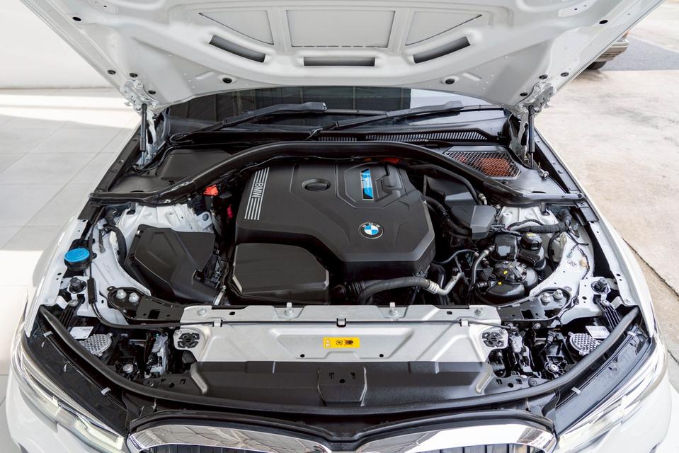 รหัสรถ NP9477 รุ่นรถ : BMW 330e M SPORTปีรถ : 2021 รูปที่ 17