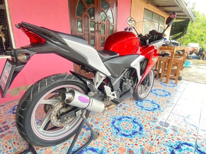 Honda CBR สีแดง เทา 6