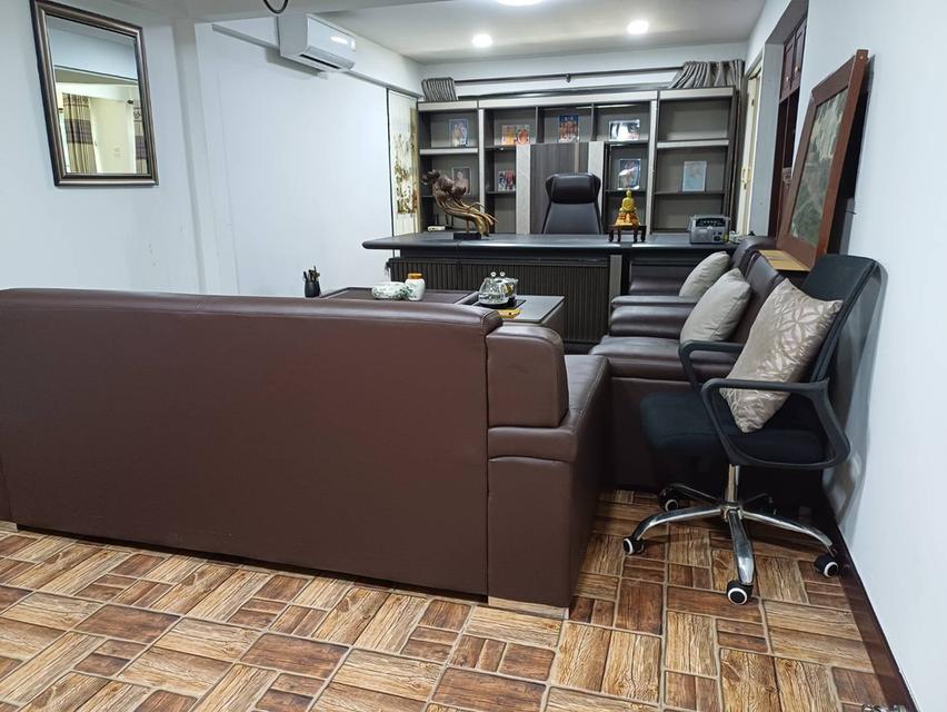 บ้านขนาดใหญ่ พื้นที่ใช้สอยเยอะ แอร์ 8 ตัวขายขาดทุน ใกล้สำนักงานเขตสะพานสูง 5