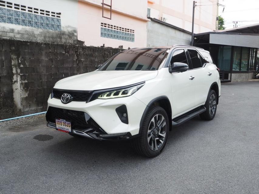 TOYOTA FORTUNER 2.4 LEGENDER BLACK TOP 2WD ปี 2022