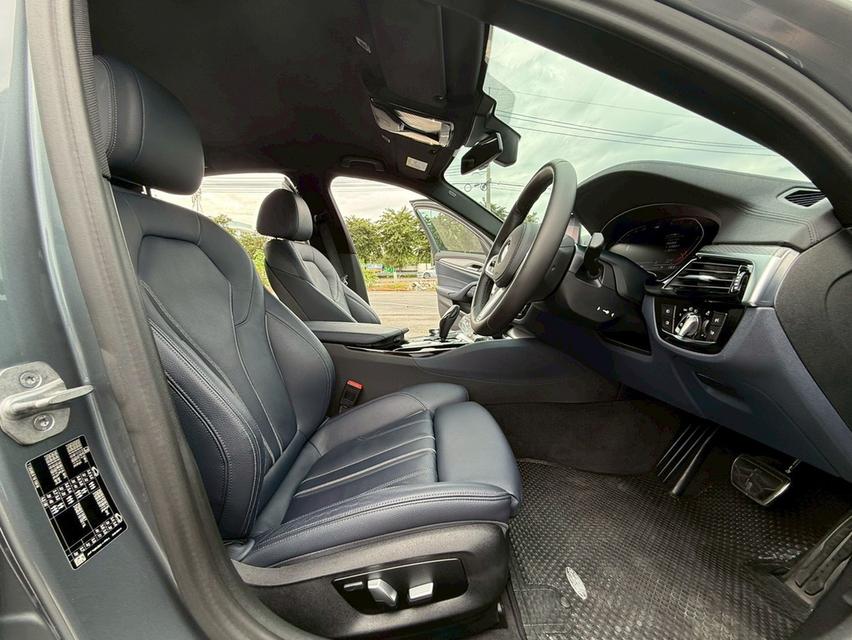 BMW 520 d M-Sport ปี 20 สีเทา ดีเซล ไมล์น้อย 71000 โลแท้ๆ เจ้าของมือเดียวสภาพเหมือนป้ายแดง รถสีเดิม รถออกศูนย์ millennium 8