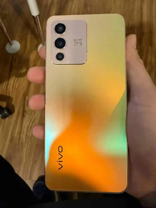 ส่งต่อสภาพดี Vivo V23