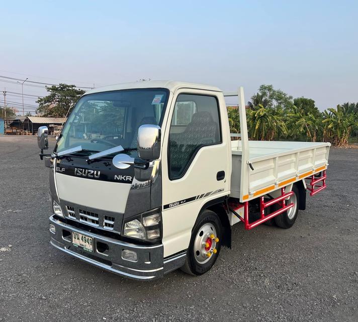 ISUZU NKR 120 แรง ปี 2555