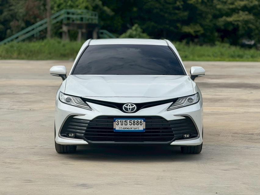 TOYOTA. CAMRY  Sedan 4dr Sport SA 8sp FWD 2.5 (MNC)  Y2022 สีขาว  ออโต้ 9
