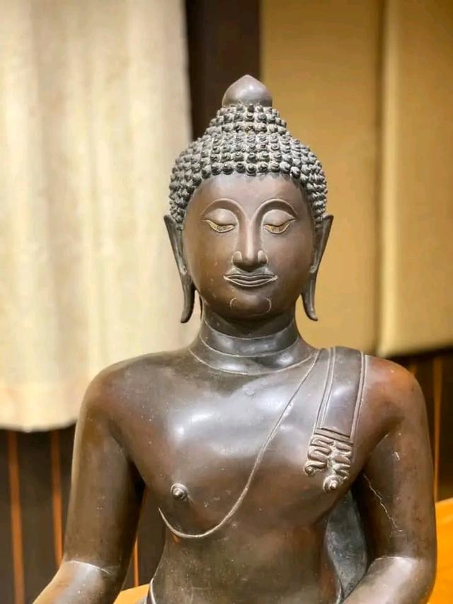 พระบูชาเก่า 9 นิ้ว
